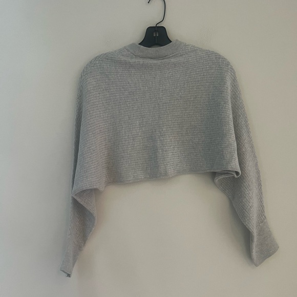 Artizia Wilfred woman’s Logan cropped sweater ligh gray size medium - Picture 10 of 12